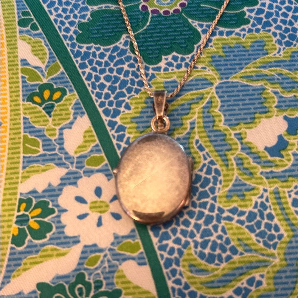 Chic Sterling Silver Oval Locket Necklace - Picture 2 of 10